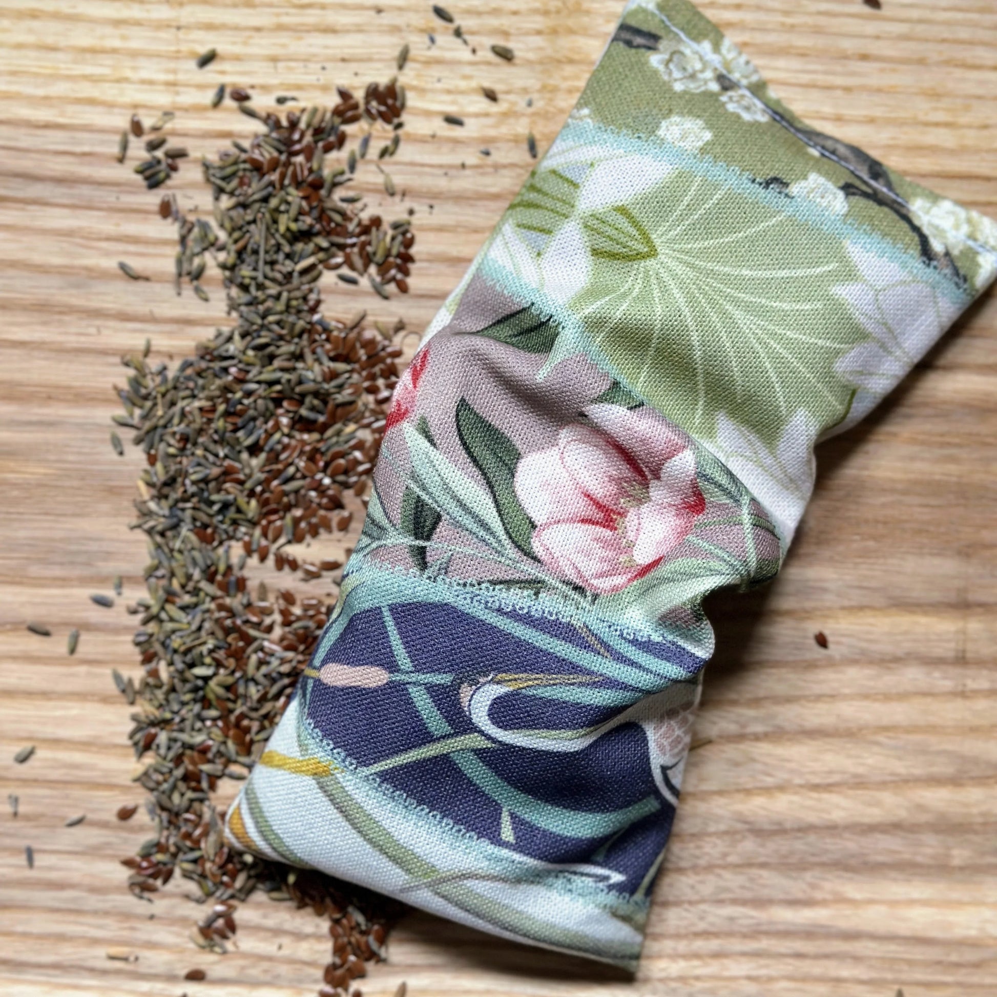 chateau patchwork floral print with flaxseed and lavender. practical wellbeing gift with free shipping 